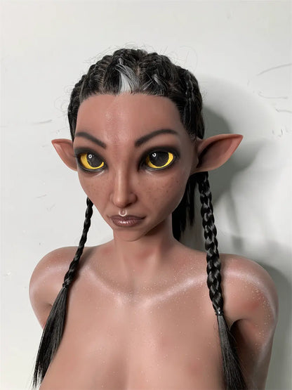 Factory close-up of Zivra's alien face, golden-yellow eyes and black braids with a pale hair streak